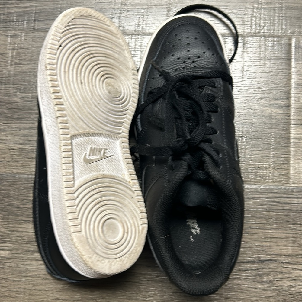 Nike - Picture 2 of 3